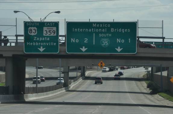 Chegando perto da fronteira EUA-México, na região de Laredo, ao sul de San Antonio, no Texas